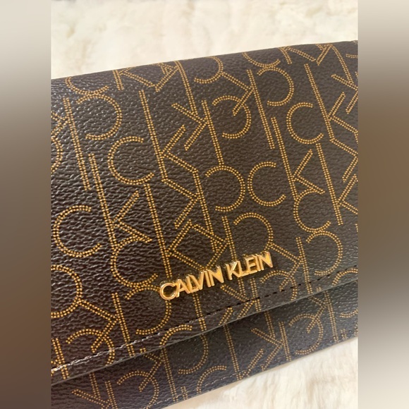 Calvin Klein Signature Wallet on String - Picture 6 of 8